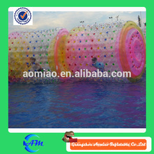 Rodillo de agua de encargo de la rueda de la orbe caliente de la venta, bola inflable colorida del balanceo del agua bola inflable grande